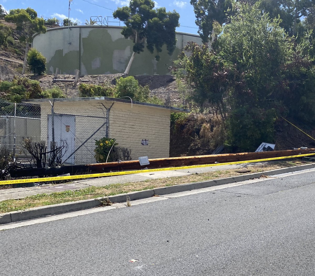 ericmclaughlin's tweet photo. @HwnElectric Car hit a pole! https://t.co/zPLRuoNZHv