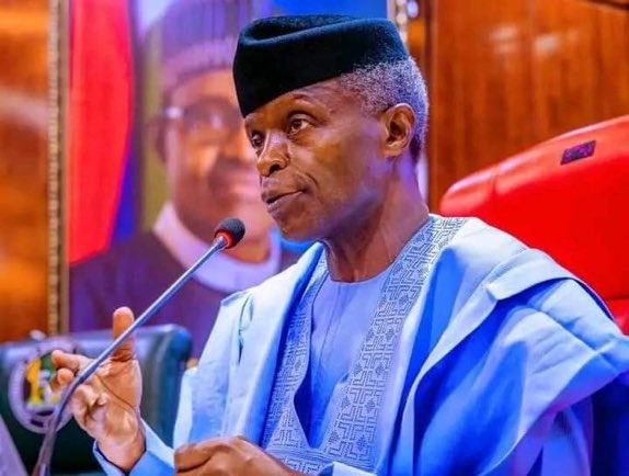 successgig's tweet photo. Let’s trend till 12midnight 
Like for Osinbajo,
RT for Peter Obi.

 #CongratulationsOsinbajo| #APCPresidentialPrimaries| #APCPrimaries| Arise TV| #Jesusisgoingon| #Jesus| #Buhari https://t.co/tL9WP7D58d