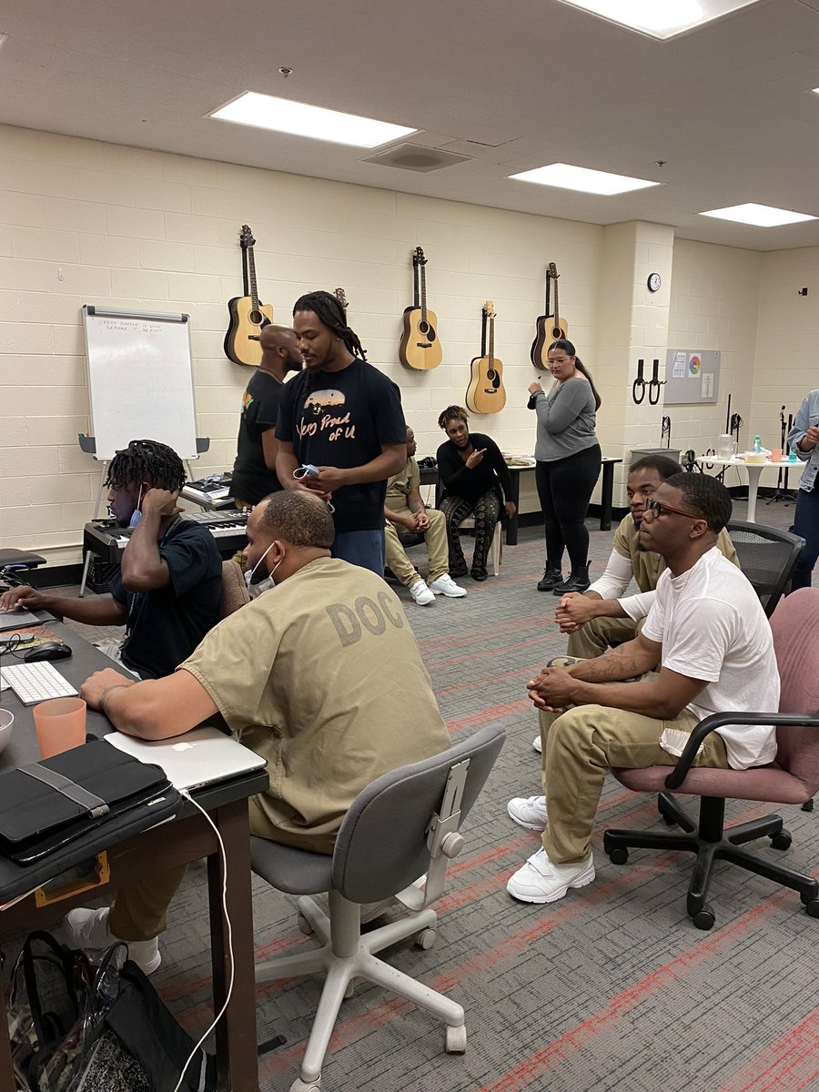 Recipe_4Change's tweet photo. Thanks for taking the time to visit our program! @OhanaBam Our students are huge fans and it meant the world to them. https://t.co/ranXfOzhK6