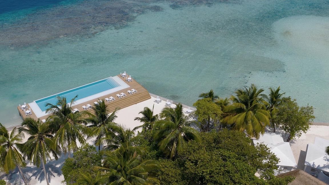 Kuoni_Trafford's tweet photo. In case you missed our offer of the week: Last-minute all-inclusive Maldives from £1799 per person.

Spend a week at the picture-perfect Sandies Bathala, a resort that's exclusive to Kuoni in the UK. September 2022 departures are also available from £1899. 
  @Kuoni_Trafford https://t.co/Q2JD3lM7lk