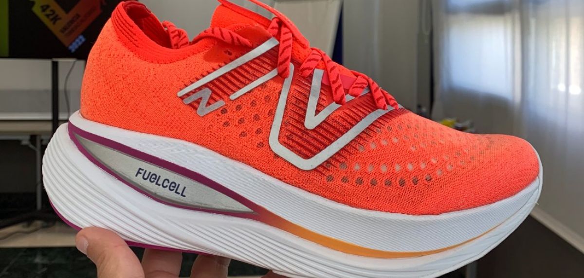 runnea_com's tweet photo. Estas son las zapatillas de #NewBalance "ilegales"👟👌
▶️Las #FuelCell #SuperCompTrainer ya están a la venta😍
https://t.co/5RYbgoMz4V https://t.co/SYflIzNMD6