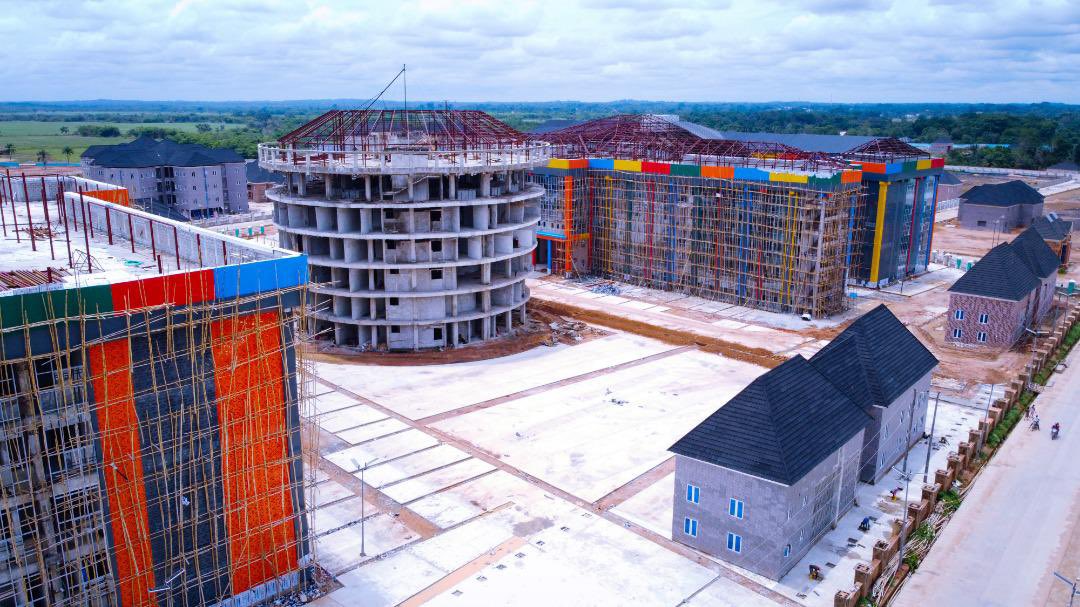 Sports_Doctor2's tweet photo. When Dave Umahi said he built the best medical facility in Nigeria, he wasn't lying, and he built it from scratch.

Ebony State doesn't have money compared to Abia State yet Okezie Ikpeazu couldn't do anything in 7yrs.

Kai, God will judge Ikpeazu and his supporters 😩😩😩 https://t.co/BukaO7JE1r