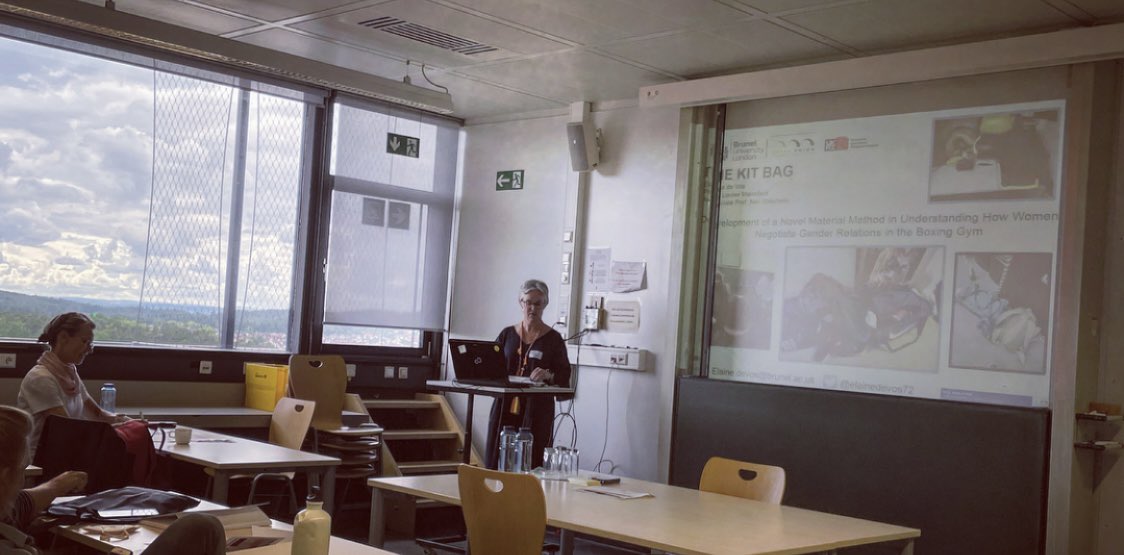 andorralynn's tweet photo. Today, @elainedevos72’s very interesting presentation on the sensory, embodied experiences of women "kitting up" for boxing resonated with me when we went on to a panel debate staged in a sports hall, and my first instict was to get barefoot and do cartwheels🤸🏼‍♀️ @eass_ISSA2022 https://t.co/5XYMIfys4c