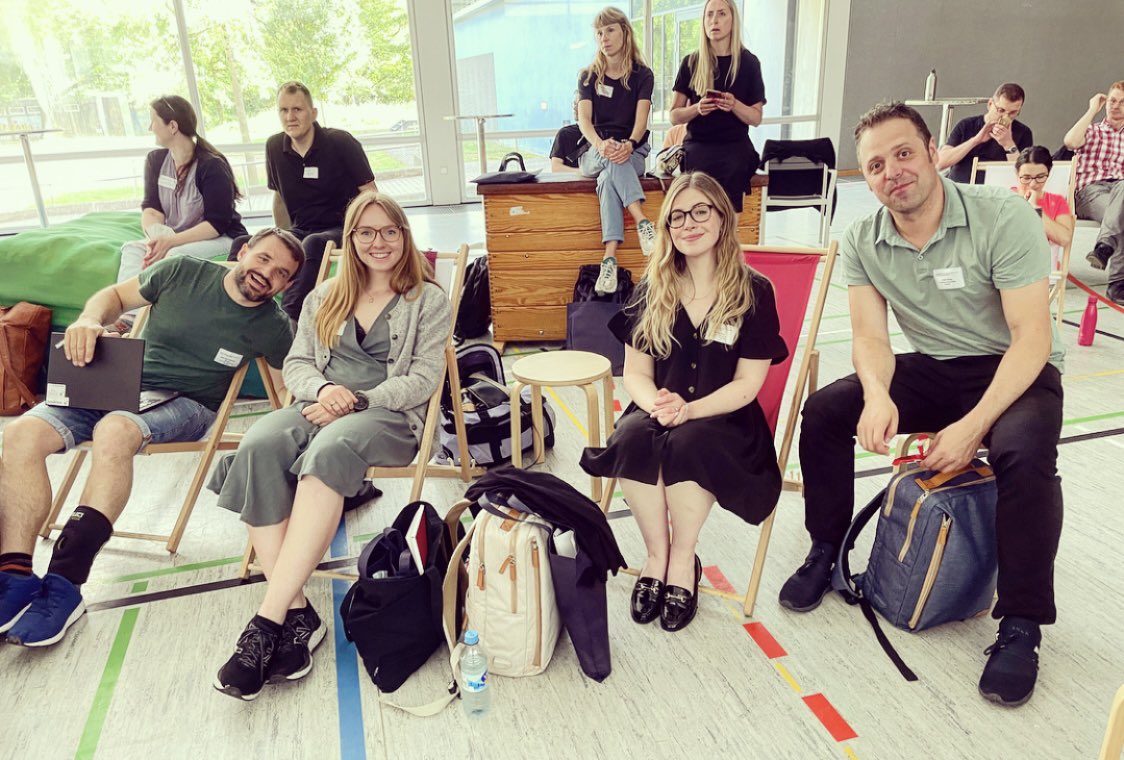 andorralynn's tweet photo. Today, @elainedevos72’s very interesting presentation on the sensory, embodied experiences of women "kitting up" for boxing resonated with me when we went on to a panel debate staged in a sports hall, and my first instict was to get barefoot and do cartwheels🤸🏼‍♀️ @eass_ISSA2022 https://t.co/5XYMIfys4c