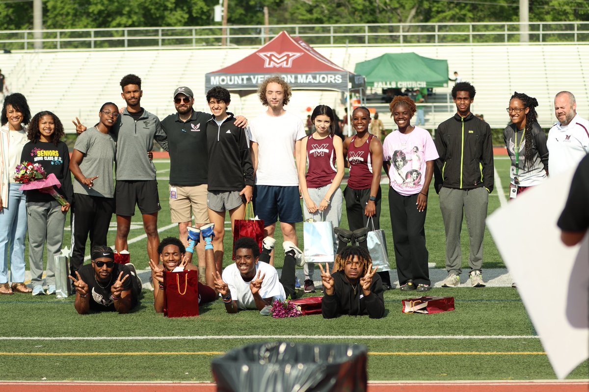 MVMajorsTrackXC's tweet photo. Congratulations to the class of 2022🎓🎓🎓 https://t.co/LnOnFlmLQF