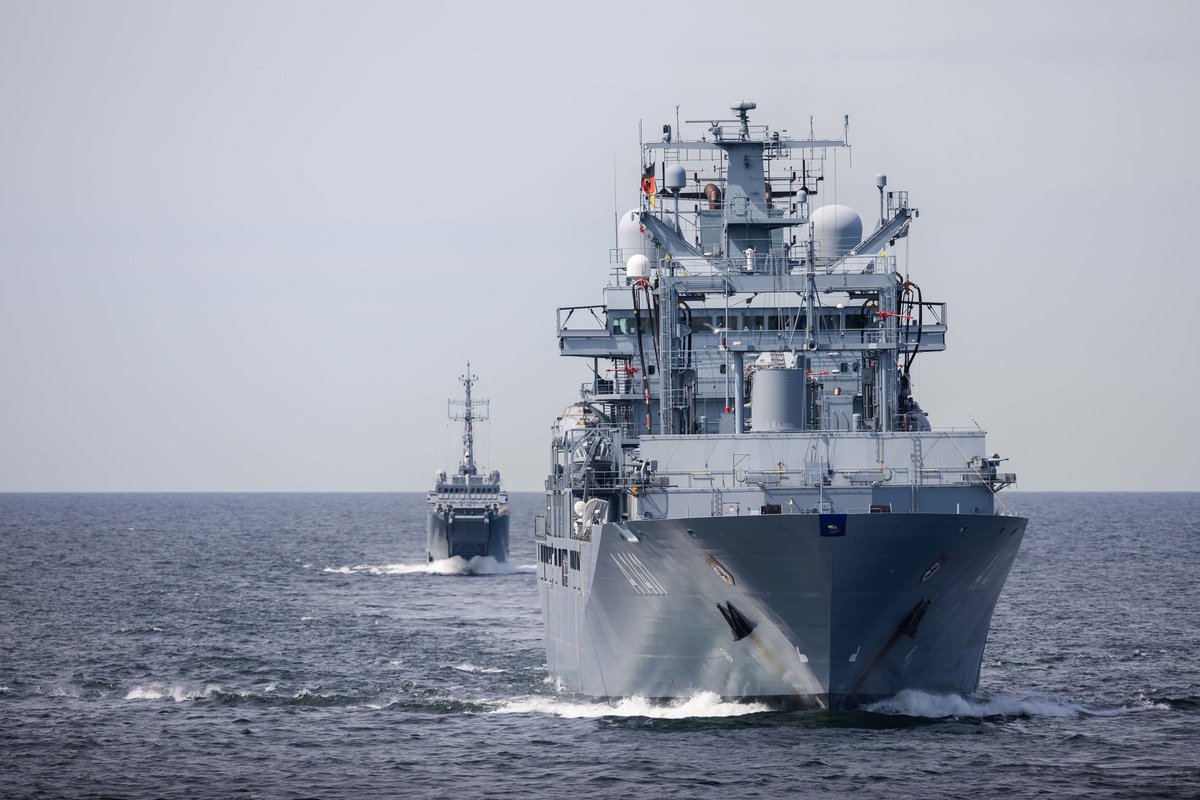 USNavyEurope's tweet photo. #ICYMI 👀
🚢 and ✈️, participating in exercise #BALTOPS22, operate together in the #BalticSea
🇧🇪🇧🇬🇩🇰🇪🇪🇫🇮🇫🇷🇩🇪🇱🇻🇱🇹🇳🇱🇳🇴🇵🇱🇸🇪🇹🇷🇬🇧🇺🇸
#BALTOPS #NATO #USEUCOM #C6F #WeAreNATO #PresenceMatters #ReadyForces #StrongerTogether https://t.co/LQxiXAllGU