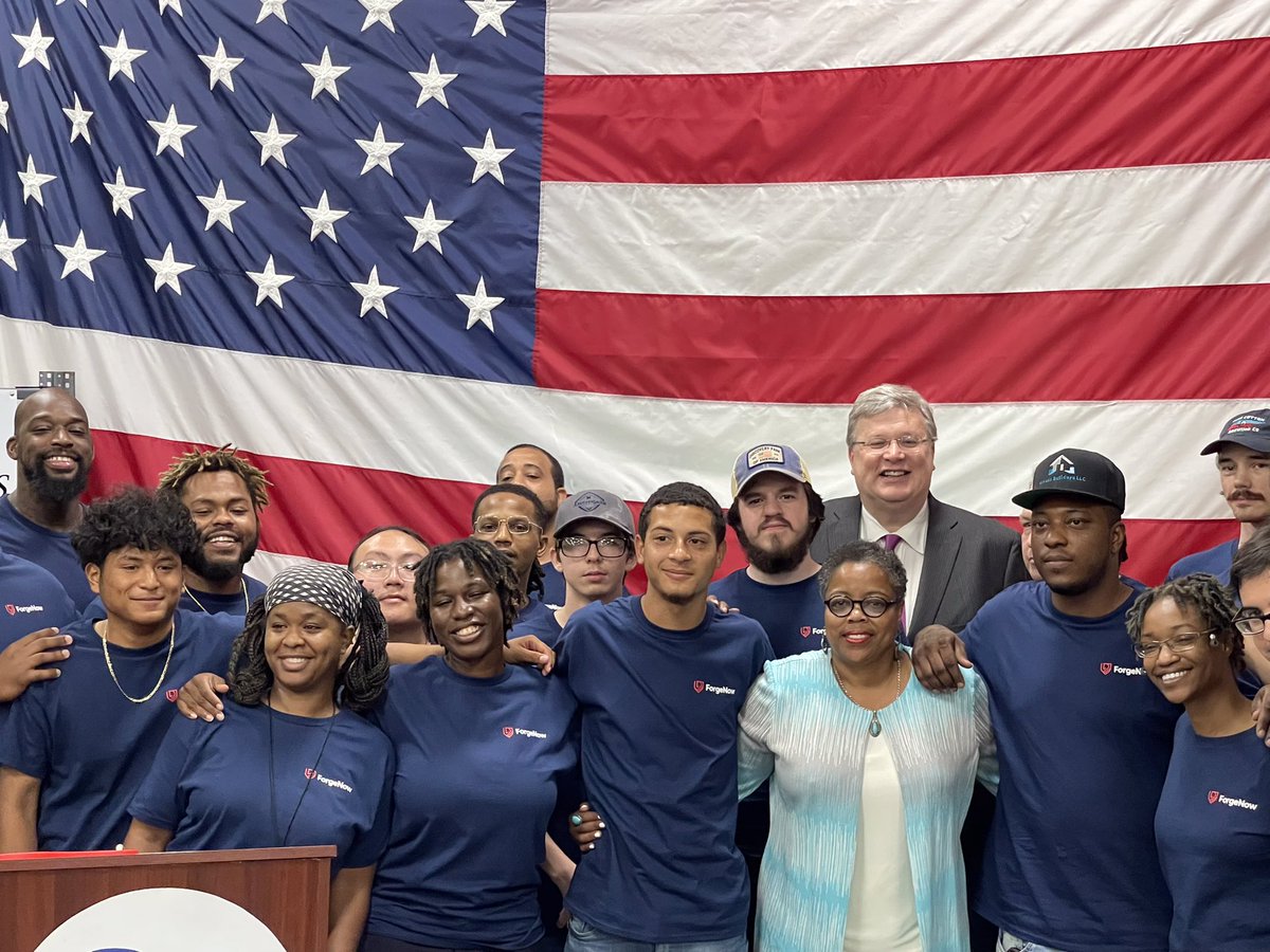 JStrick901's tweet photo. Brand new Electrician Apprenticeship Program with partners @upsmith, @WTCABC &amp; @MEM_Council!

• 8 weeks of paid training
• all students placed with employer before graduation 
• Starting salary $41,000

https://t.co/zdqMMWBiRJ https://t.co/uNLTdAI7eG