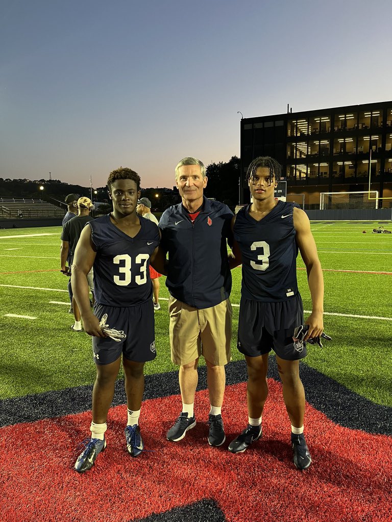 MilesButt1's tweet image. Had a great time on our visit today and at the camp last Friday where I ran a 4.5sec 40. Thank you to all the staff @DuqFB for their hospitality.

@filtonpride @rory_humphrey 

@CoachSchmittDU @CoachFarisonDUQ @CoachMikeCraig @CoachGribbin @HunterGeisel15