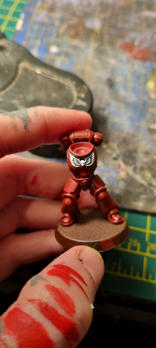 Currently working on a test model for my first Primaris marine squad. It's only taken my 2 years to get around to painting them. #warmongers #WarhammerCommunity #bloodangels