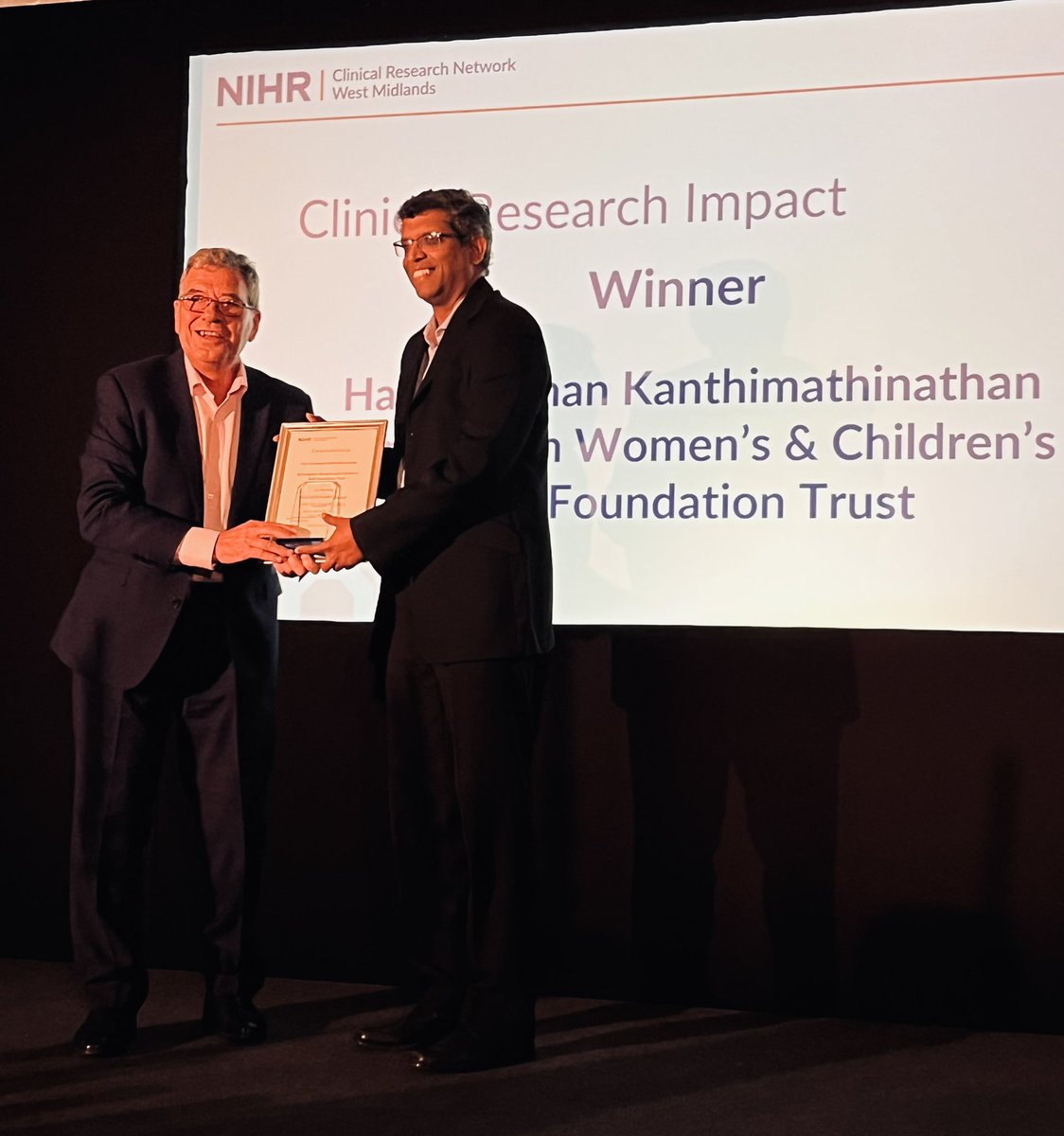 Huge Congrats to @Dr_Hari_Krishna
On his Clinical Research Impact award 🏆 @CRN_WMid Rewarding his relentless & inspiring #covid19 and #pimsts research and clinical support of @BWC_NHS @PICSociety  UK  & beyond! #PedsICU 

 @PICJournalWatch @BacrUob