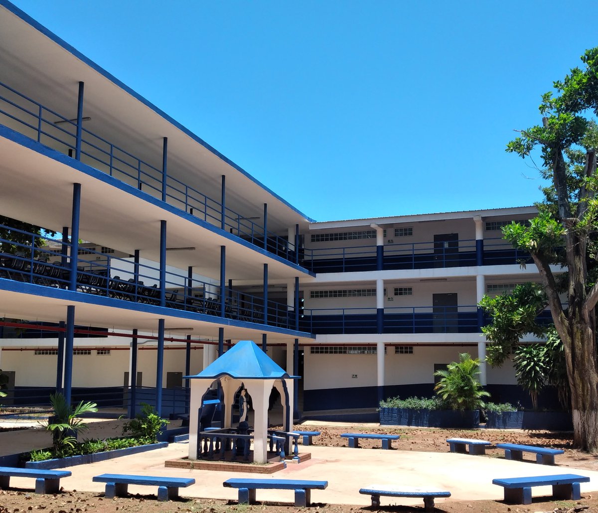AQ241015's tweet photo. Escuela Secundaria Pedro Pablo Sánchez.
Está quedando de lujo, podríamos decir que es la mejor del área.
Y no solamente en infraestructura. https://t.co/iPpSwmYi3G