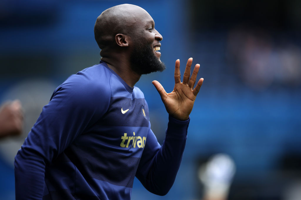 FabrizioRomano's tweet photo. Inter and Chelsea will be in direct talks for Romelu Lukaku in the coming days, after contacts with the player - he strongly wants to return to Inter. ๐ต #CFC @MatteoBarzaghi @SkySport
It won't be easy deal as Chelsea spent โฌ115m for Lukaku - and Inter can only try a loan move. https://t.co/T5ahUYcy7S