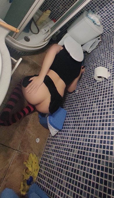 1 pic. waiting for you to come and use me as your personal toilet slut ????
#bdsm #femboy #sissy #Toiletslut
