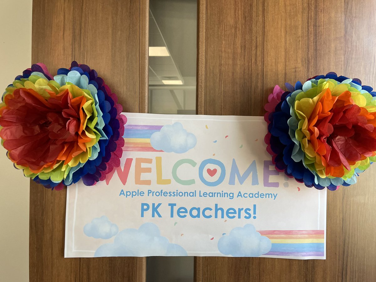 MFlores_CJES's tweet photo. A day full of fun and learning.
Apple 🍎 Professional Learning Academy Cohort 1 #TeamSISD #LearningModeOn #PreK #AppleTraining #TogetherWeAre1 https://t.co/rlDKRvh5pG