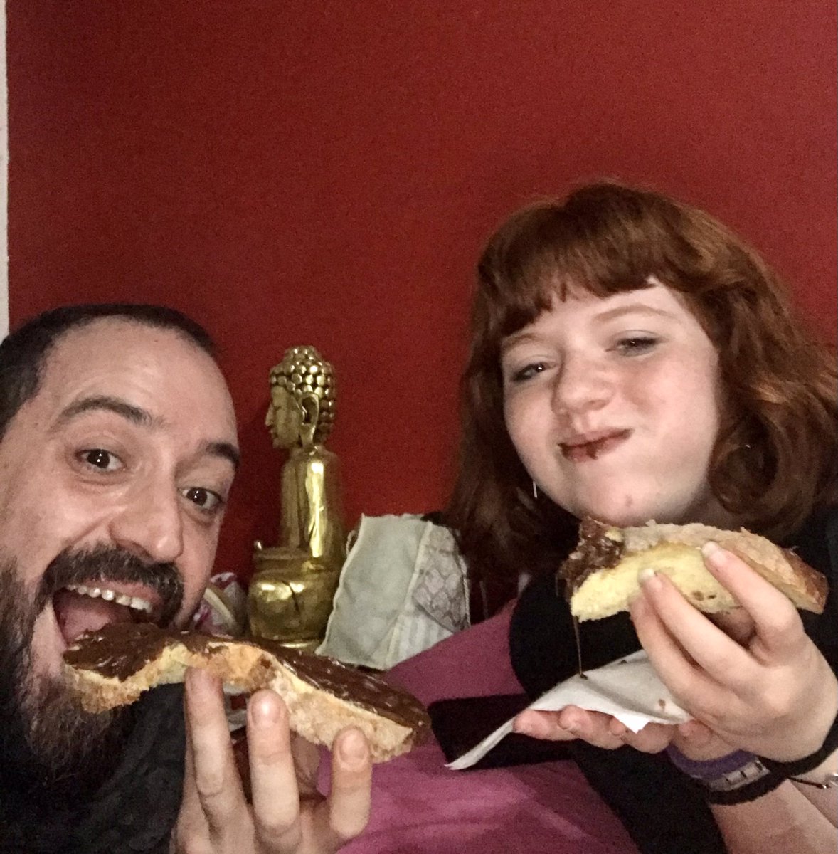 LukeZavelloni's tweet photo. #pane #oreo #paneoreo #paneenutella #nutella #famiglia #amore e tutti i pensieri brutti vanno via https://t.co/B7qH3ZGcGN