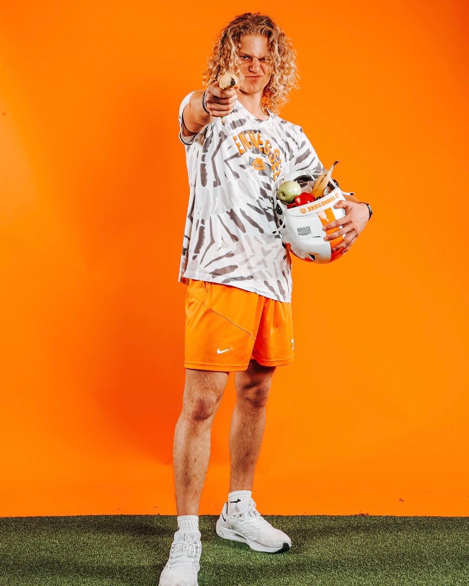 shayeryon's tweet photo. Proud to announce I’ll be joining @Vol_Nutrition as a summer intern! We on Rocky Top! 🍊                      📸: @TwoTreyz  🕺🏼:@noah_halford https://t.co/igOjaQIsN1