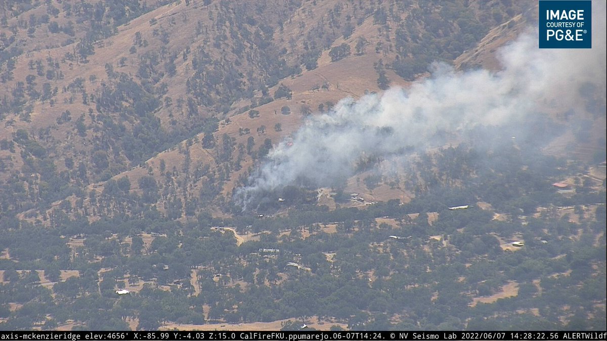 CAFireScanner's tweet image. #HopeFire east of #SquawValley in Fresno Co: AA430 reports 20 acres in grass &amp;amp; oak woodland w/ moderate ROS, slope driven, 1 structure threatened, potential for 300 acres. 2 addl tankers for a total of 4 + a 2nd copter requested. Hopewell Rd N/O E Kings Canyon Rd.
