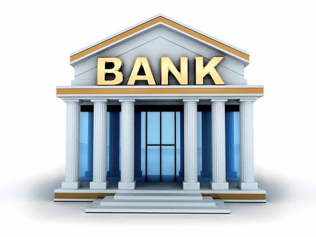 Kennyeyana's tweet photo. Et si on créait notre propre banque ?
30 millions de capital initial selon la BCC. Soit 1000/2000 congolais mettant ensemble 30.000$/15000$. Je ne pense que l’argent nous manque. 

Nous devons avoir honte. Nous sommes la seule nation ne possédant aucune banque. Ça doit changer ! https://t.co/ORocpsM1Su