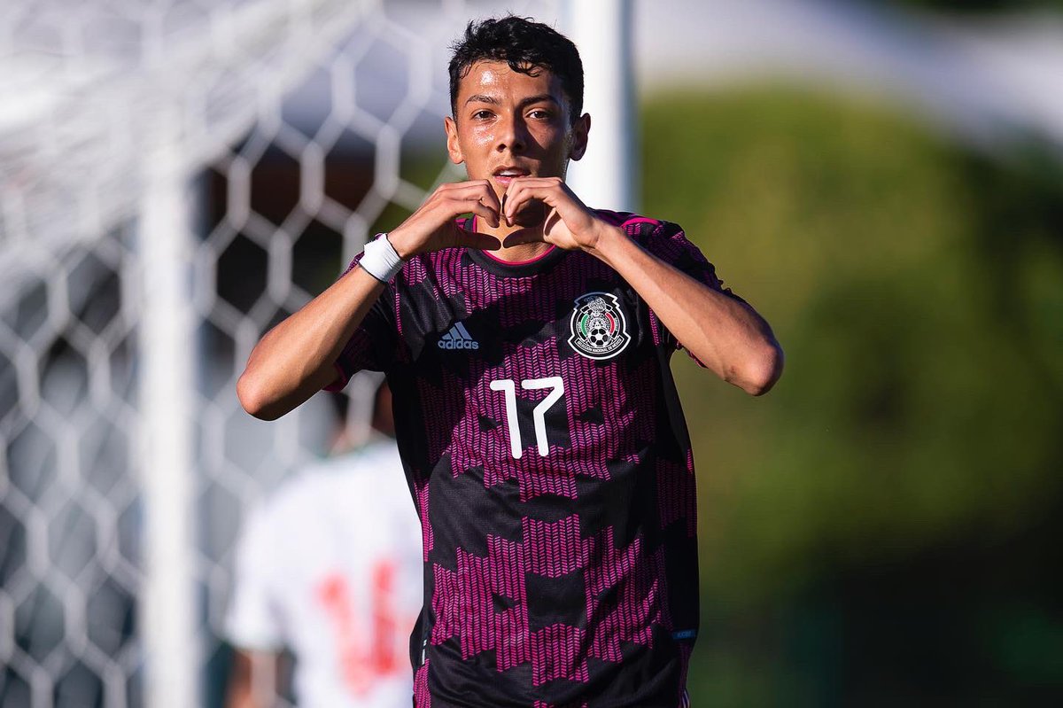 _jorgeeee17's tweet photo. una sensación única +1 ⚽️ vamos con todo a semis ! @miseleccionmx 🇲🇽🤍 https://t.co/cPvCBMgWwH
