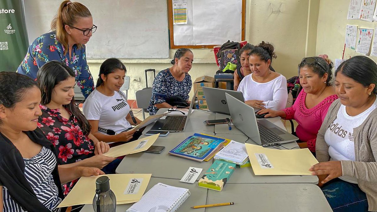 Educacion_Ec's tweet photo. Ejecutamos el Instituto Docente de Galápagos como resultado del Convenio entre @Educacion_Ec, @savegalapagos y @ScalesiaFound, que tiene como objetivo brindar acompañamiento pedagógico a los docentes en la implementación del currículo contextualizado.

#FormarParaTransformar https://t.co/icPbwnAzTY
