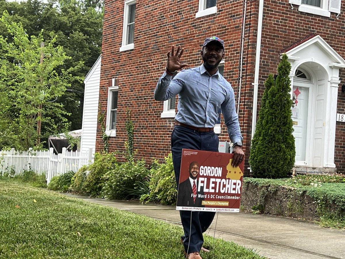 GordonForWard5's tweet photo. Not every canvassing team is built for bad weather. We’re not every canvassing team! #GordonForWard5 #TeamFletcher #Ward5 #DCision22 #VoteGordon https://t.co/PInfckeDJX