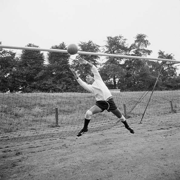 [1966] 🇲🇽 Antonio Carbajal (México) treinando durante a Copa do Mundo