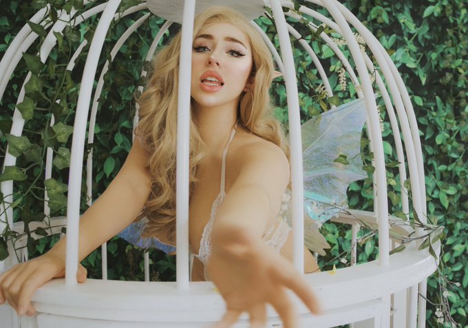 looks like you caught a fairy god mommy 🧚&zwj;♀️💦 https://t.co/y5RQ11xjXk<a href="/tag/atomicheart"class="tags"><span>#atomicheart</span></a>