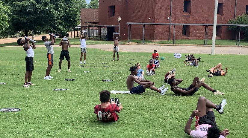 FootballNams's tweet image. We brought the weight room outside today and GOT AFTER IT! #FeedTheDog