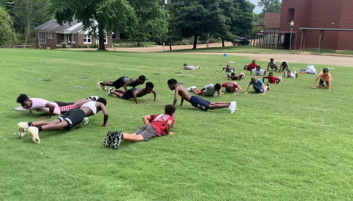 FootballNams's tweet image. We brought the weight room outside today and GOT AFTER IT! #FeedTheDog