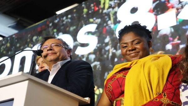 TelesPeixoto_'s tweet photo. Pesquisa endossa Petro-Márquez como chapa vencedora na Colômbia

Leia || https://t.co/KeRBKLDvck https://t.co/PgprwY0QhF