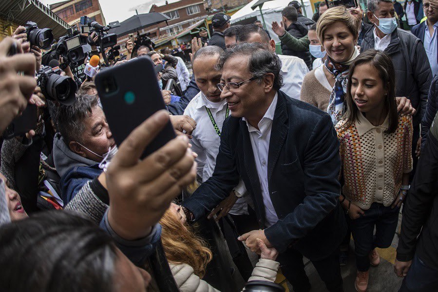 TelesPeixoto_'s tweet photo. Colômbia: Petro derrota candidato do governo e enfrenta admirador de Hitler no 2º turno

Leia || https://t.co/k7Aw4DEriI https://t.co/oN8bNSwQ33