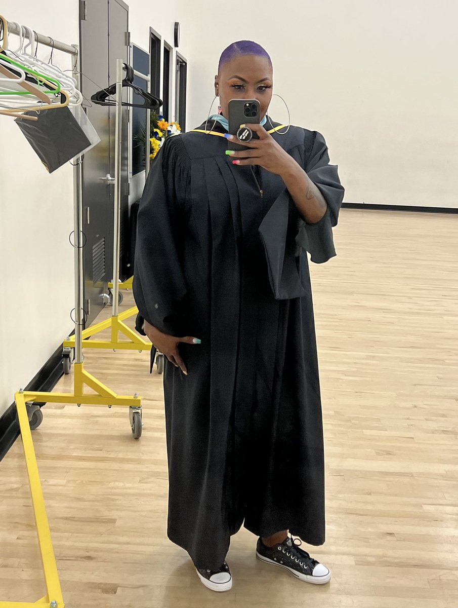 beauty2streetz's tweet photo. I have the honor of being the Commencement speaker at Los Angeles Southwest college today. I’m soooo scared! Y’all pray for me. https://t.co/fAQyyaoyDS