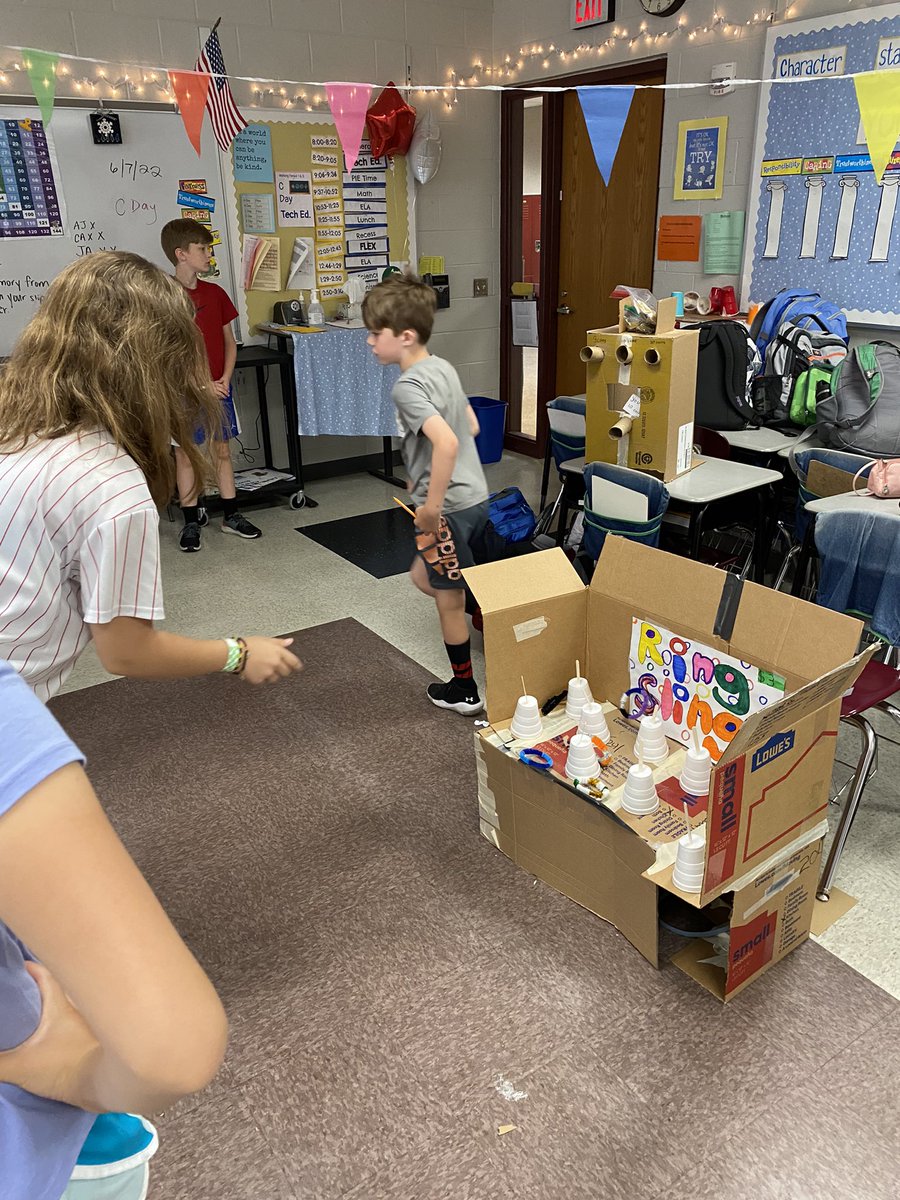 The Comets had a blast at our team carnival day! Our students designed and built their own carnival games out of recycled items from home. A fun time was had by all🎡🎟 #5thgrade <a href="/MethactonEA/">Methacton Teachers</a> <a href="/Methacton/">Methacton Schools</a>