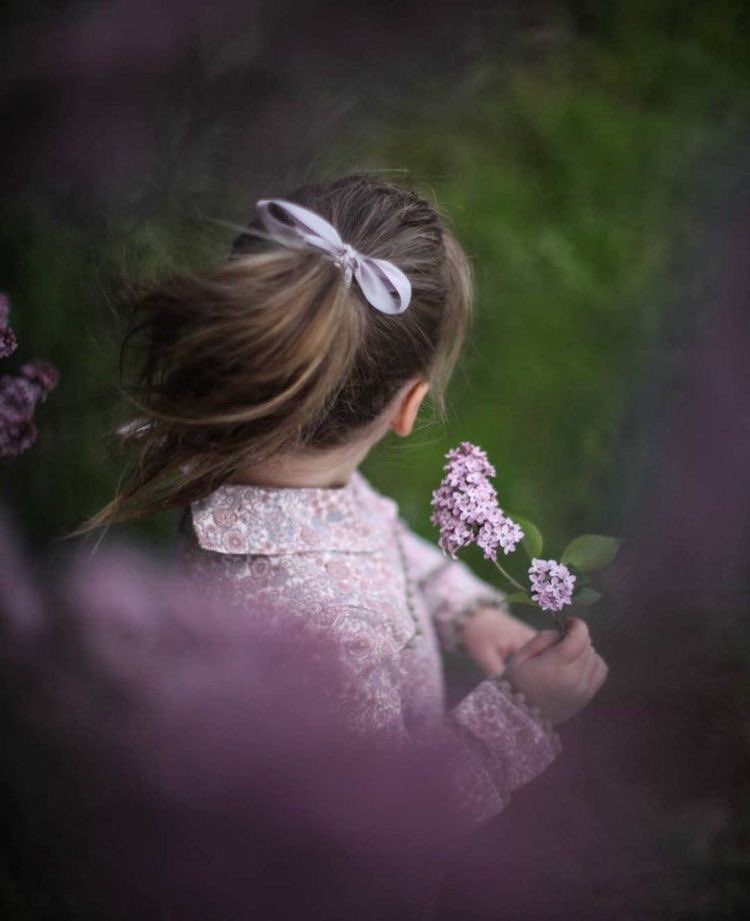 نصف الثقة بالنفس عدم المقارنة مع الآخرين .. ونصف الراحة عدم التدخل في شؤونهم .. ونصف الحكمه الصمت.