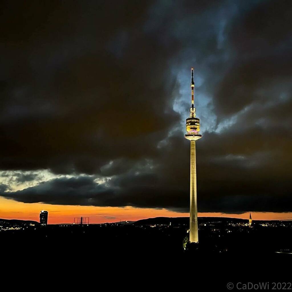 DonauturmWien's tweet photo. Clouds over Vienna by 📷 @cadowi
.
.
.
.
#viennaatnight #donauturm #gewitterstimmung #vienna #thunderstorm #wienbeinacht #wolken #clouds #greattower #danubetower #donauturm_wien #donaustadt https://t.co/FsnGYVs6bJ