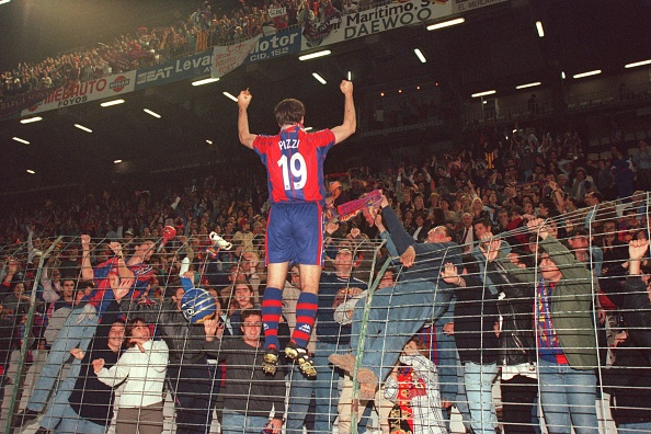 [1998] 🇪🇸 Juan Antonio Pizzi (Barcelona) comemorando o título da Supercopa da Espanha sobre o Mallorca