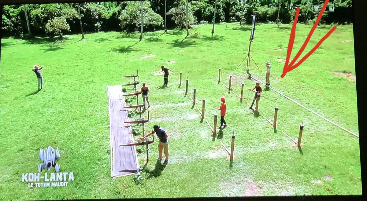 Nat1094's tweet photo. François est pas arrivé au même niveau que Bastien ou je suis fou ??? #KohLanta #François #Bastien https://t.co/Y8uZVWl28u