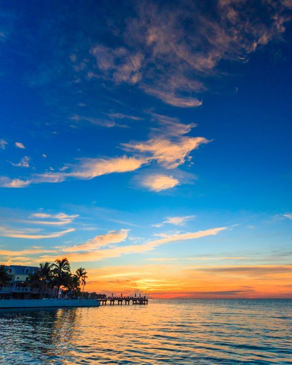 Summer savings shine brightest around the Conch Republic! 😎 ☀️ 
Learn more about our savings here 🤗 ➡️ bit.ly/3aB5cZl #LoveFL
 #KeyWestTrolley #KeyWestTours #FloridaKeys #KeyWest #ExploreFlorida