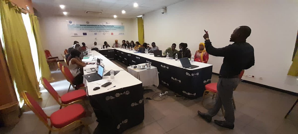 DiabaKeita1's tweet photo. Après lancement officiel de la formation de 600 jeunes et adolescents sur l’hygiène menstruelle et la communication parents-enfants; c'est parti pour 4jours de formation des formateurs aujourd'hui mardi 07/06/2022 à l'hôtel ONOMO.
#MusoDev
#OMP
#PjepSrVbgMali #SpotlightInitiative https://t.co/zsAeHH30ig