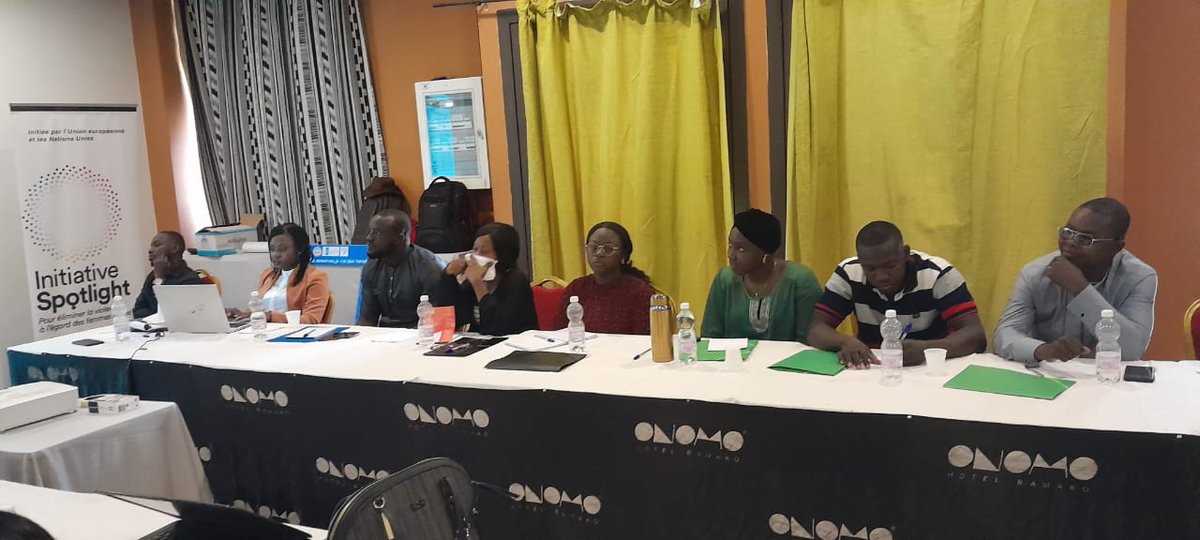 DiabaKeita1's tweet photo. Après lancement officiel de la formation de 600 jeunes et adolescents sur l’hygiène menstruelle et la communication parents-enfants; c'est parti pour 4jours de formation des formateurs aujourd'hui mardi 07/06/2022 à l'hôtel ONOMO.
#MusoDev
#OMP
#PjepSrVbgMali #SpotlightInitiative https://t.co/zsAeHH30ig