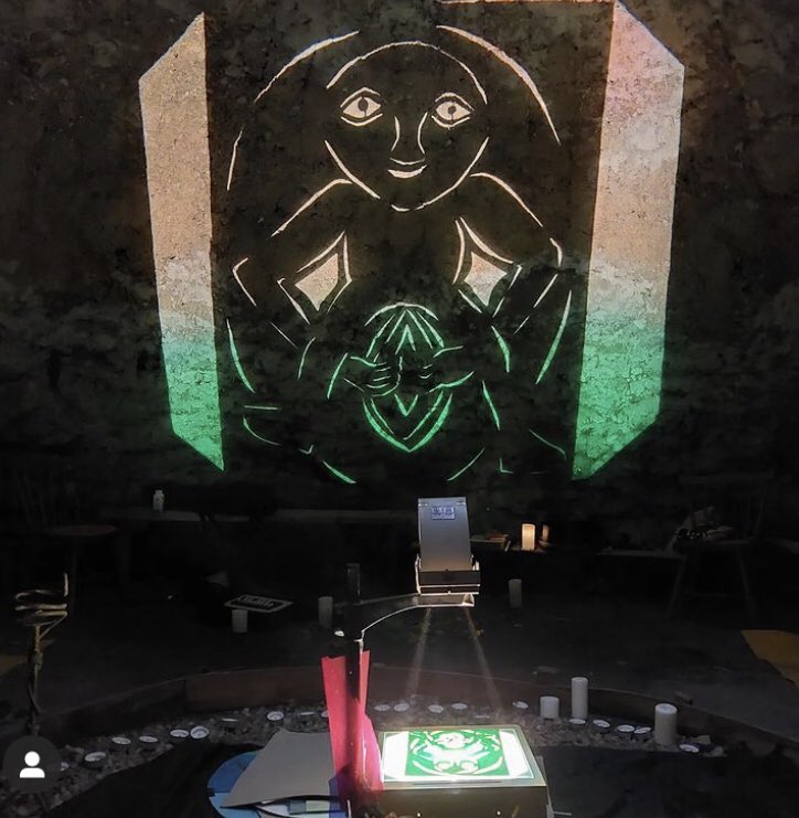 At the weekend we premiered our new show “Domhain Eile” inside a Cairn @sofftproductions. We took the audiences on a journey back hundreds of years ago…underground, up to the clouds and down under the oceans. #irishpuppetry #irishmythology #irishtrad #sheelanagigs