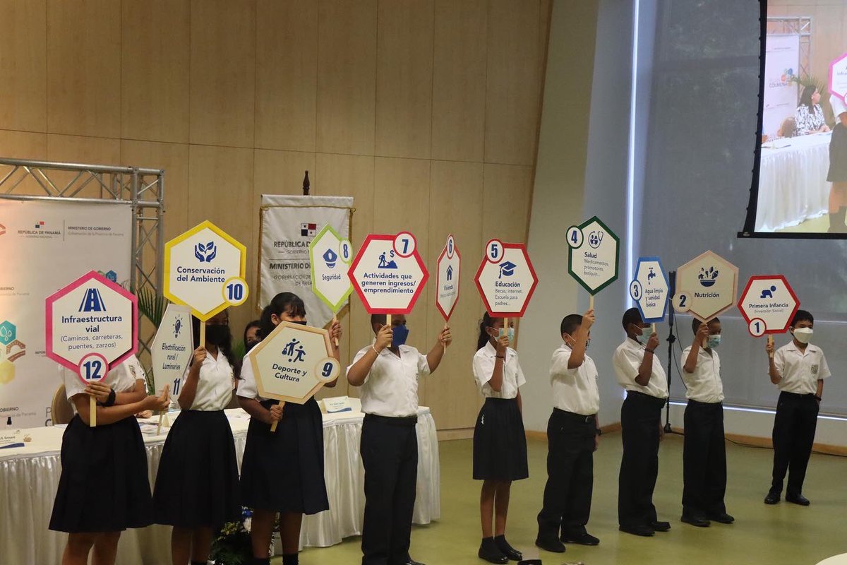 anatipma's tweet photo. Participamos de la presentación del desarrollo del Plan Colmena, proyecto del cual estamos orgullosos de aportar con nuestros programas sociales de titulación masiva beneficiando a miles de familias humildes a nivel nacional con la entrega de escrituras de su pedacito de Panamá. https://t.co/CsAjAdojgk