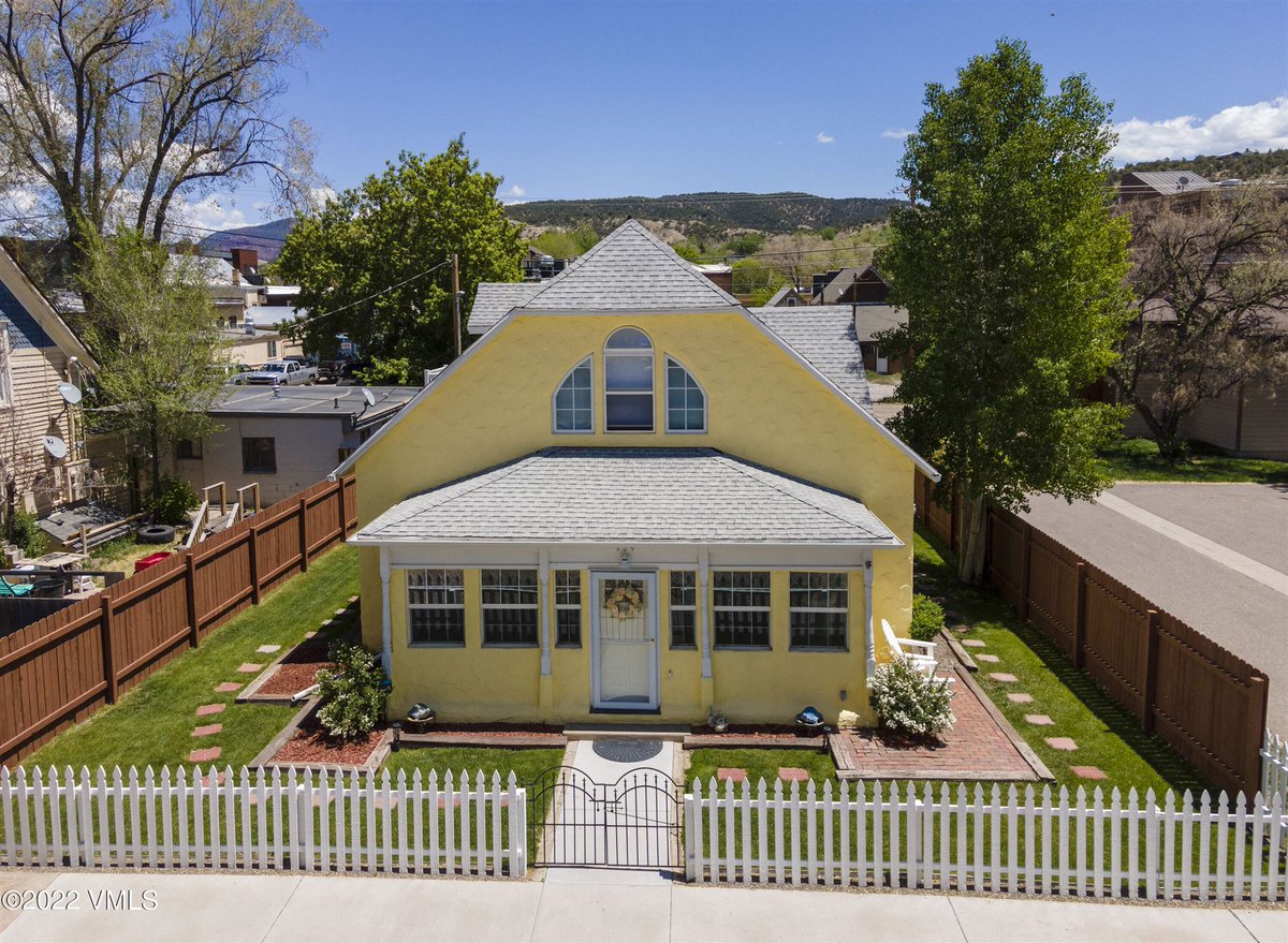 YourVailHome's tweet photo. New Listing Alert! 
Victorian ambiance meets modern conveniences. Prepare to be wowed in one of the cutest homes in Eagle! 
Learn more: https://t.co/PjNmCWTkpD https://t.co/MXxpSqlaQY