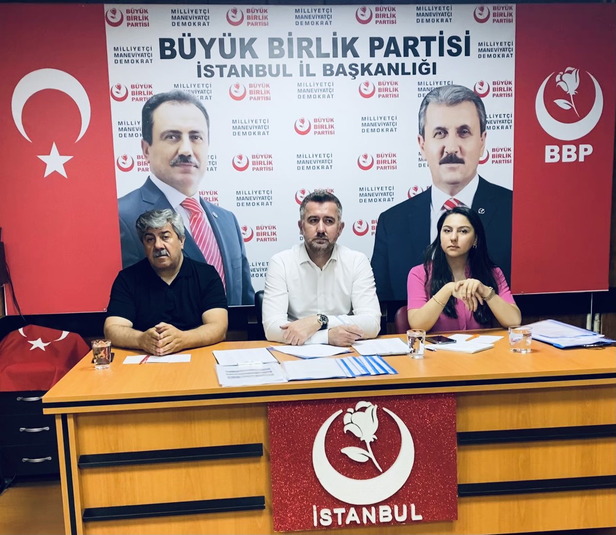 mutlu_furtana's tweet photo. İlçe Başkanlarımızın katılımıyla aylık Olağan ilçe Başkanları toplantımızı gerçekleştirdik.

Birlik ve beraberliğimiz daim olsun. https://t.co/TrclnHctp1