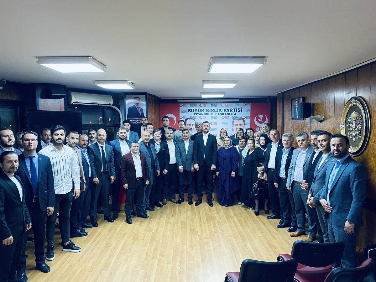 mutlu_furtana's tweet photo. İlçe Başkanlarımızın katılımıyla aylık Olağan ilçe Başkanları toplantımızı gerçekleştirdik.

Birlik ve beraberliğimiz daim olsun. https://t.co/TrclnHctp1