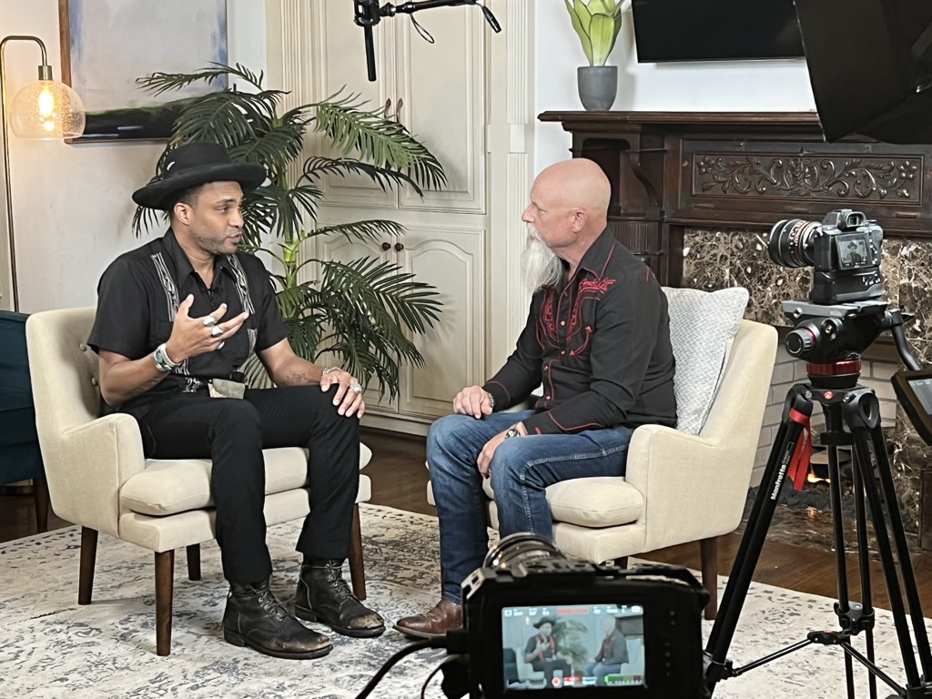 DMNMusicNetwork's tweet image. Tonight! 8 pm CDT @keiteyoung of @mmrevival takes the stage. Catch the conversations and the performance in full HD on the @twostagetv app on @AppleTV @RokuPlayer @amazonfiretv @Android TV. Stream on Facebook, Youtube &amp;amp; Twitter. #dallas #texas #texasmusicscene #texasmusicians🔥