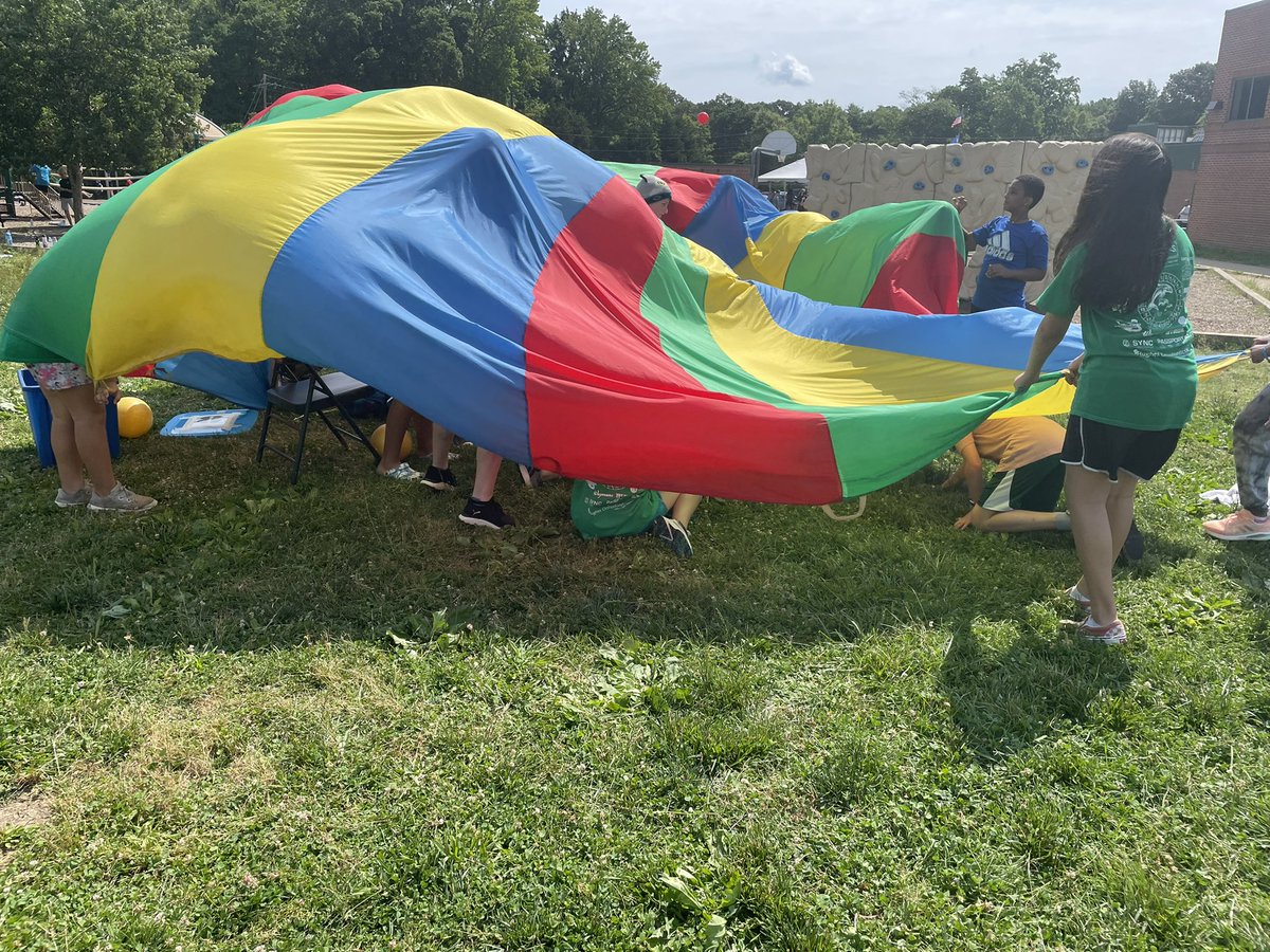 parrclass's tweet photo. Field Day Fun 🤩 @StratfordLndgES https://t.co/1Ck4qArjr8