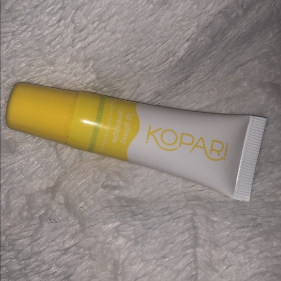 TriciaJ10059365's tweet photo. So good I had to share! Check out all the items I'm loving on @Poshmarkapp #poshmark #fashion #style #shopmycloset #kopari #rachelrachelroy #uniformadvantage: https://t.co/rXORYsHy18 https://t.co/QhFOjsRZpS