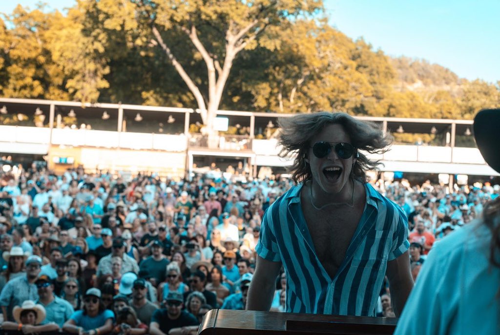 RoggowBrock's tweet photo. What a weekend with the gang! Ready to hit the road and keep makin more memories 🤘🏻😎 https://t.co/Qg7PLJQYVA