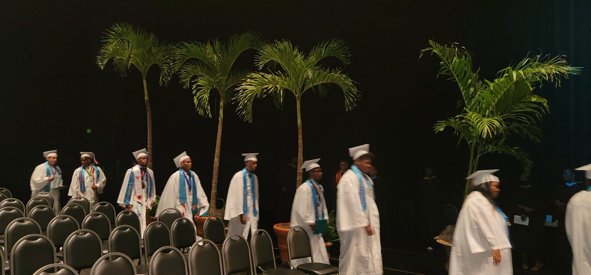 TurnerTechAdult's tweet image. Congratulations Graduates!  The best is yet to come!    #ClassOf2022 
@miamischools
 @mdcps_central @mdcps_d2  #TurnerTech